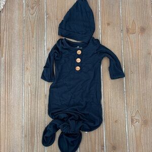 Caden Lane Navy Knotted Gown Set with Wooden Buttons
